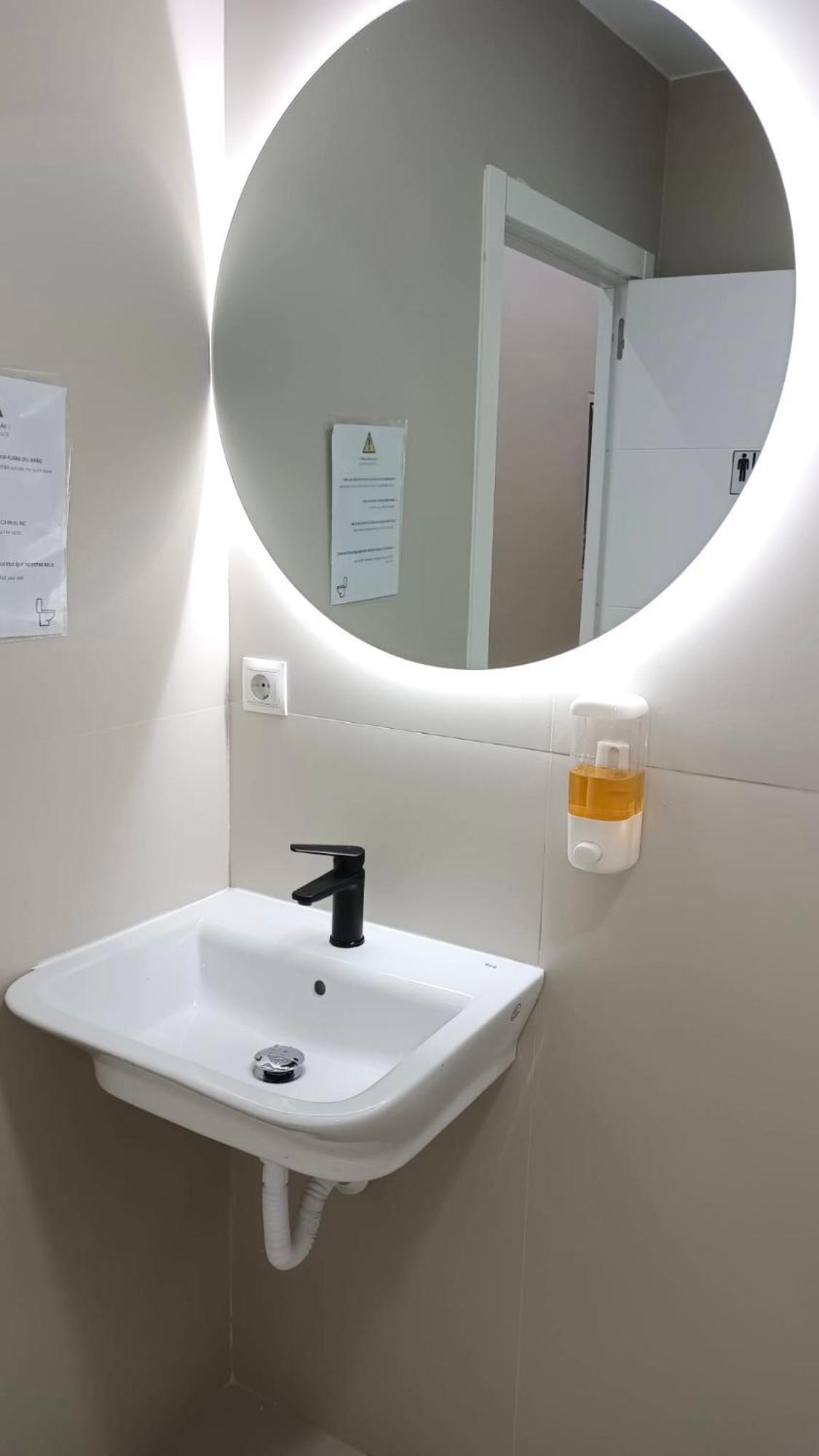 Hostel Sofia Мадрид Экстерьер фото